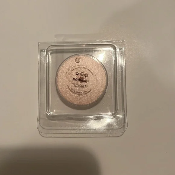 Ciate London Glow-To Highlighter Compact Highlighting Powder in Moondust Mini - Picture 4 of 8